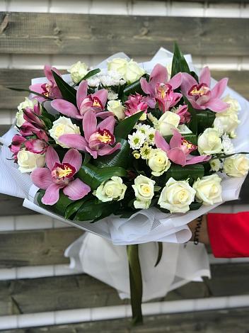 Букет цветов из: Розы и Хризантемы в Гольёво