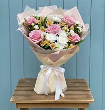 Букет цветов из:  Гвоздики, Орхидеи и Розы в Гольёво