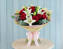 Букет цветов из:  Лилии и Розы в Гольёво