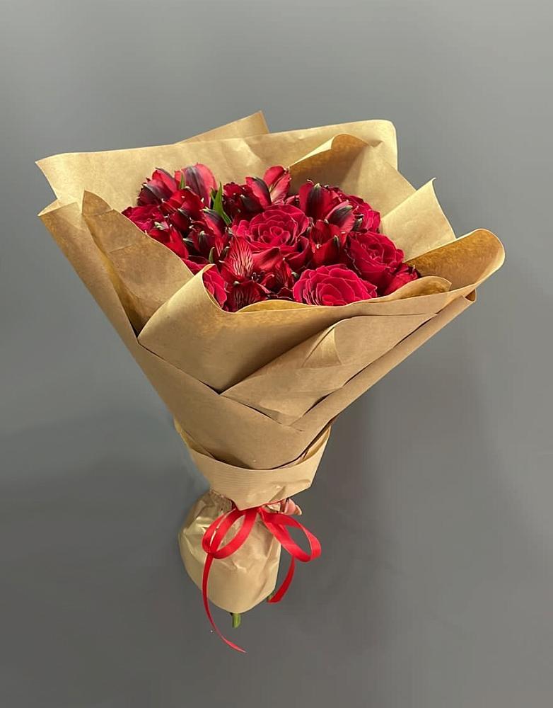 Букет цветов из: Альстромерии и Розы в Гольёво