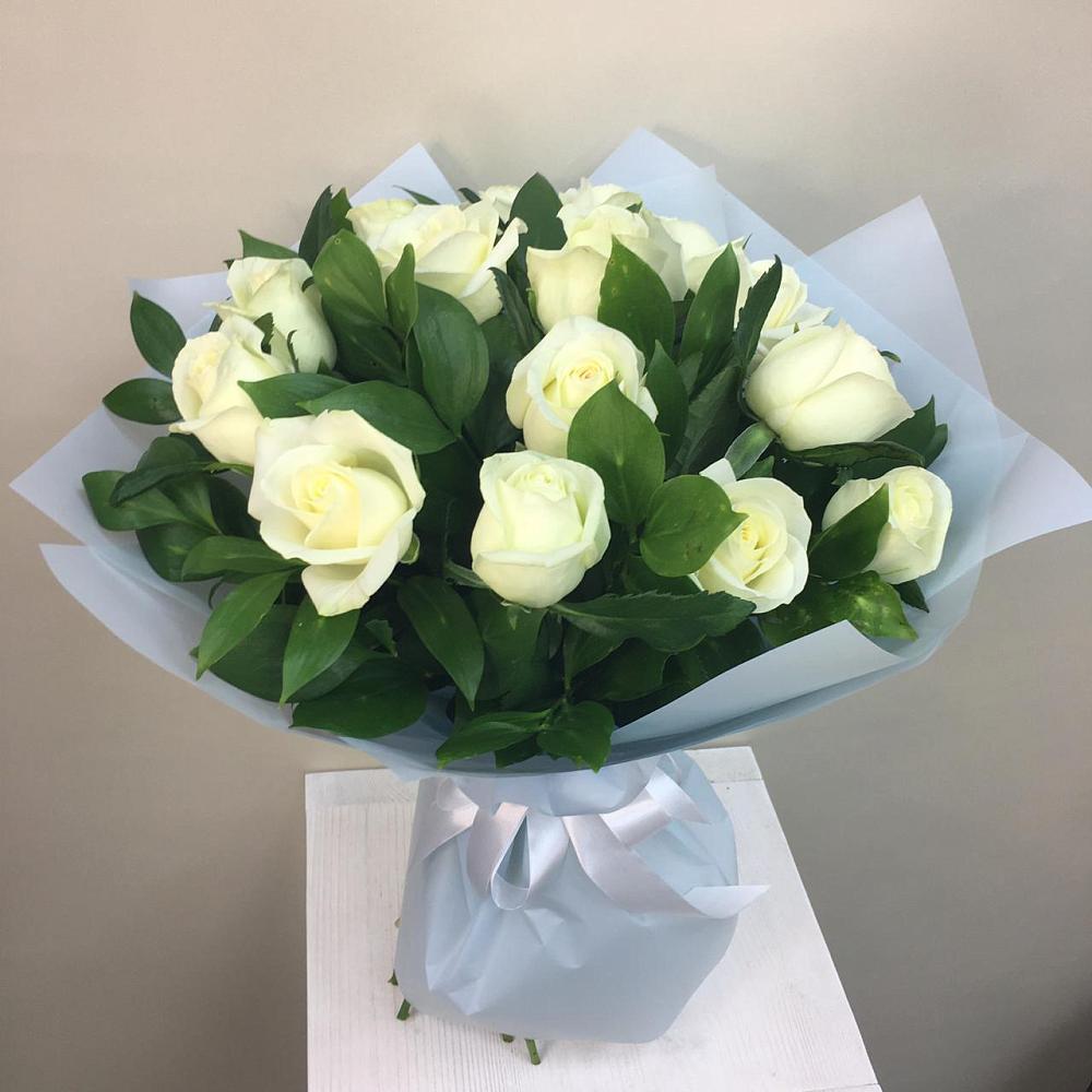 Букет 15 Белых роз Проуд в Гольёво
