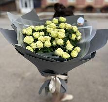Букет Белые кустовые розы Солинеро в Гольёво