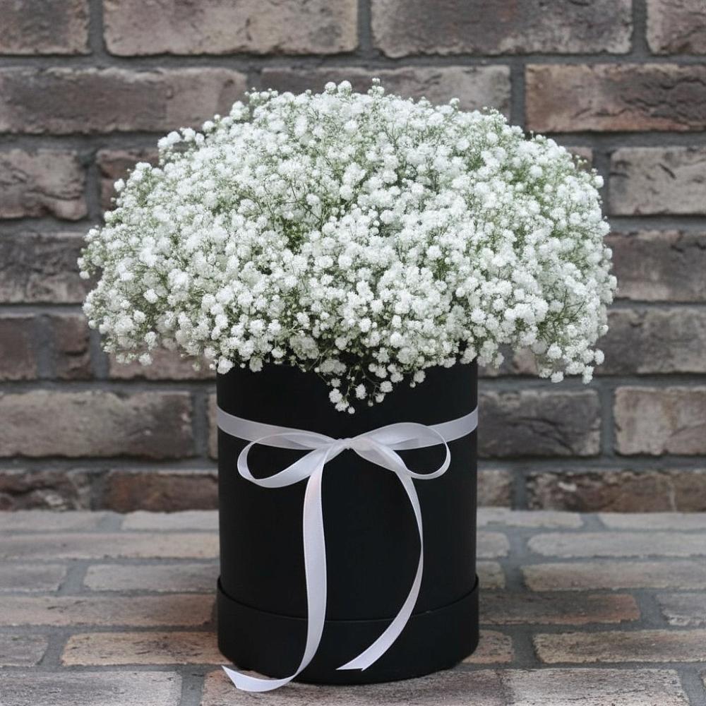 Цветочная композиция из Гипсофила в шляпной коробке в Гольёво