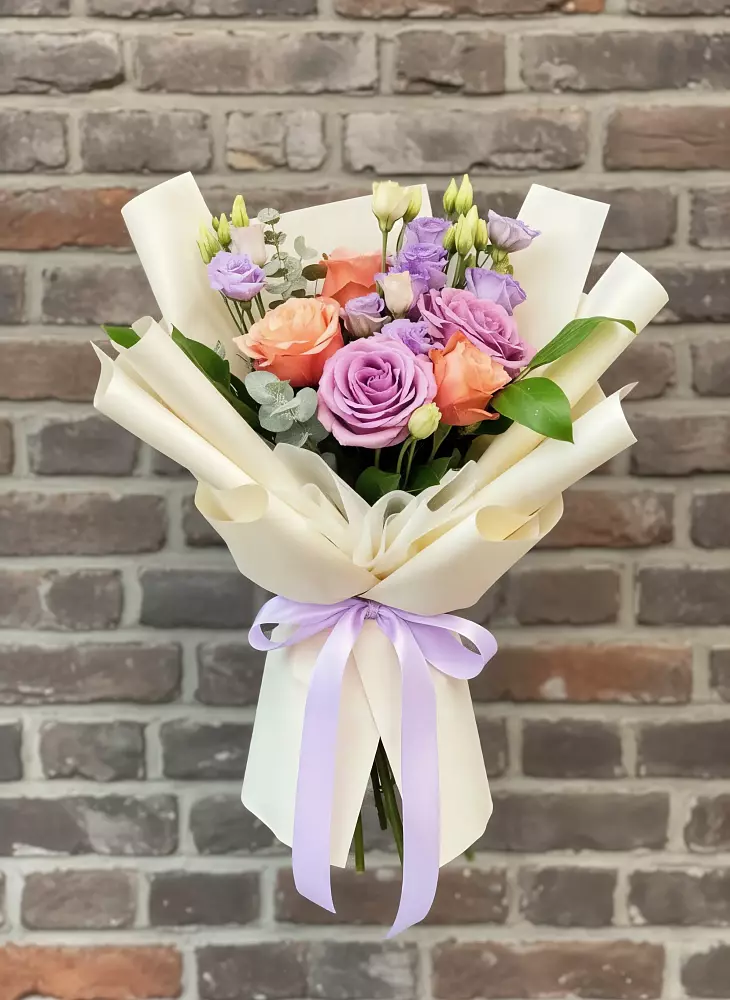 Букет цветов из: Лизиантусы и Розы в Гольёво