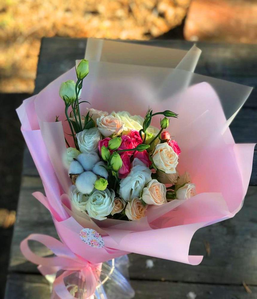 Букет цветов из: Розы и Лизиантусы в Гольёво