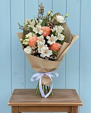 Букет цветов из:  Альстромерии, Лизиантусы, Розы и Хризантемы #REPLACE_PRED# Гольёво