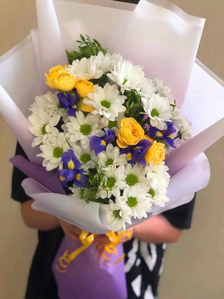 Букет цветов из: Ирисы, Хризантемы и Розы в Гольёво