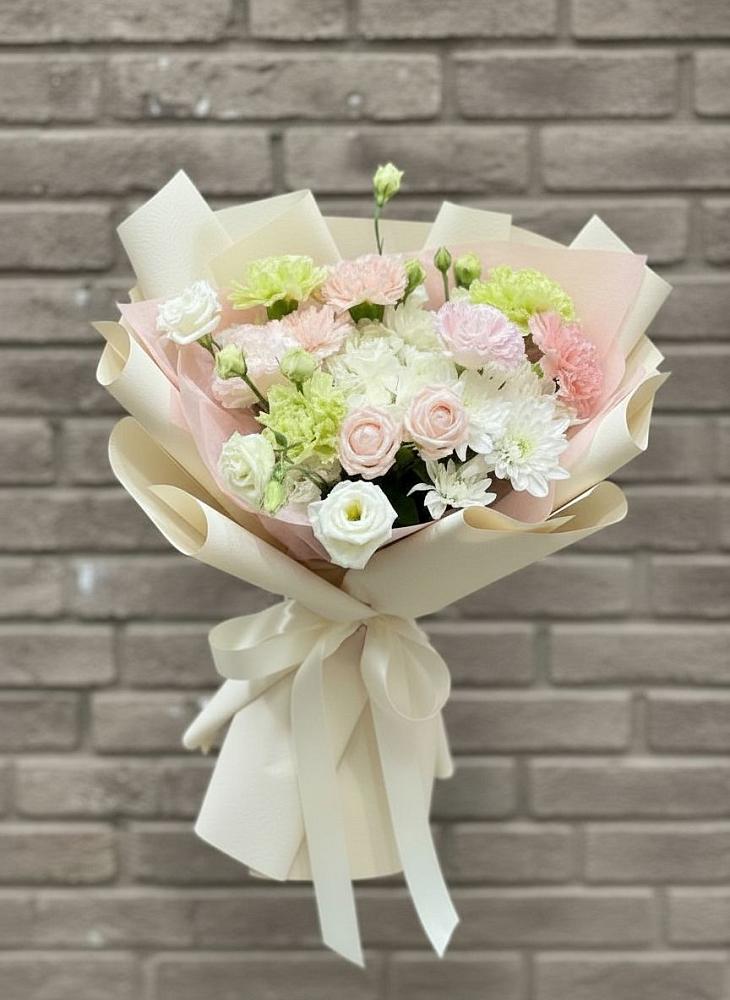 Букет цветов из: Гвоздики, Розы, Лизиантусы и Хризантемы в Гольёво