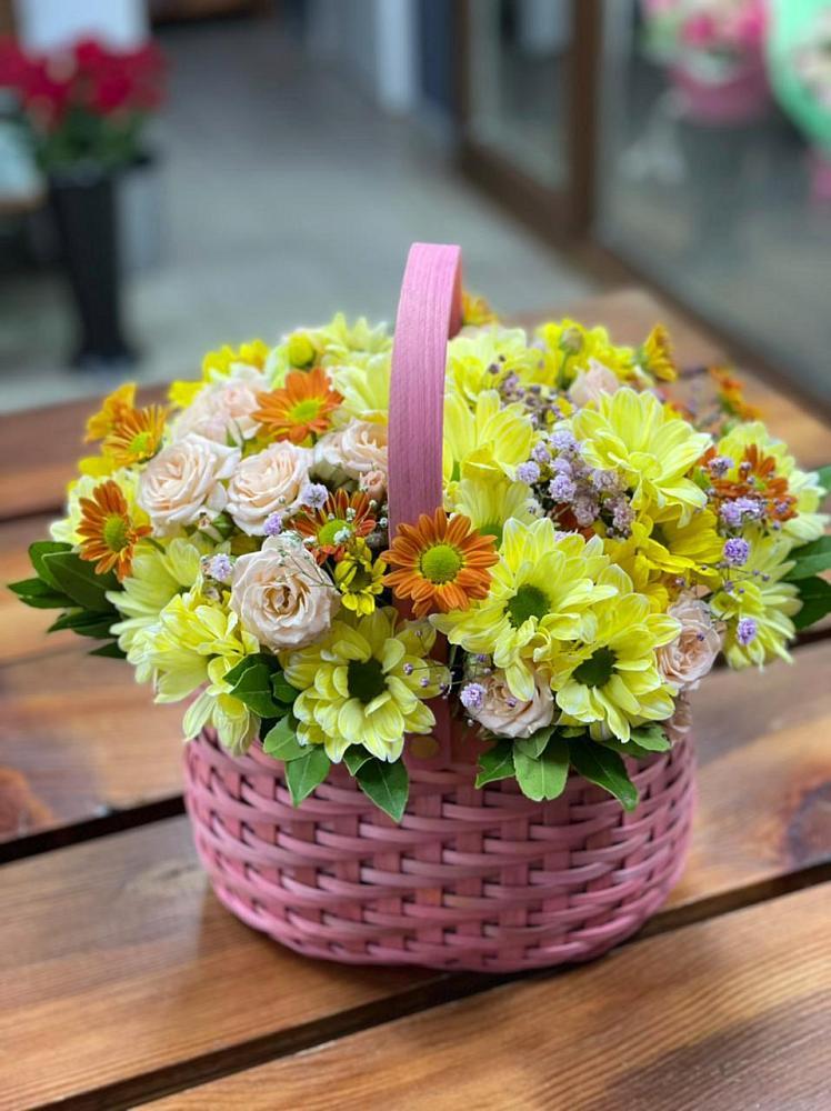 Цветочная композиция из Хризантемы и Розы в корзине в Гольёво