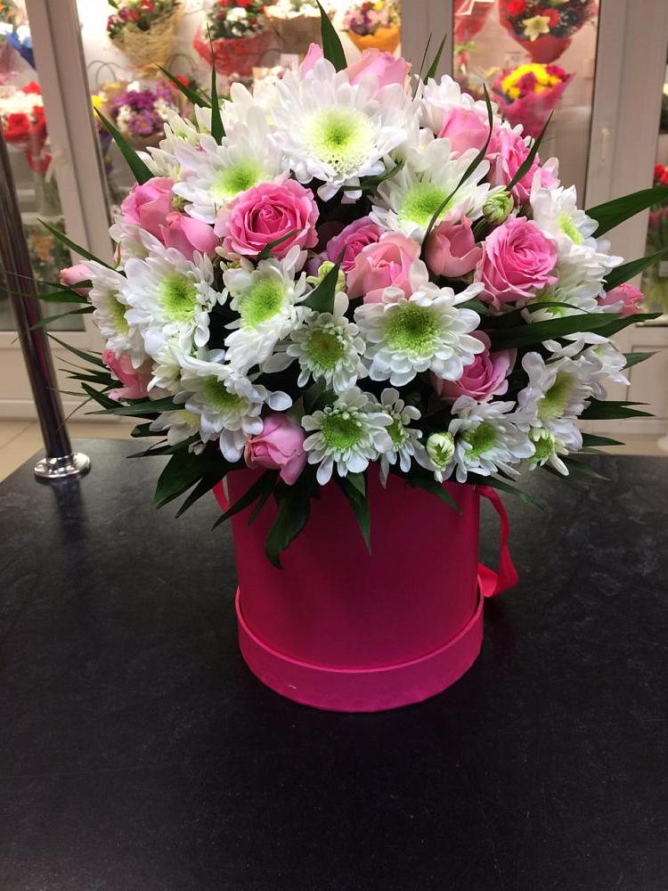 Цветочная композиция из Розы и Хризантемы в шляпной коробке в Гольёво