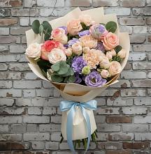 Букет цветов из:  Розы, Лизиантусы и Гвоздики в Гольёво