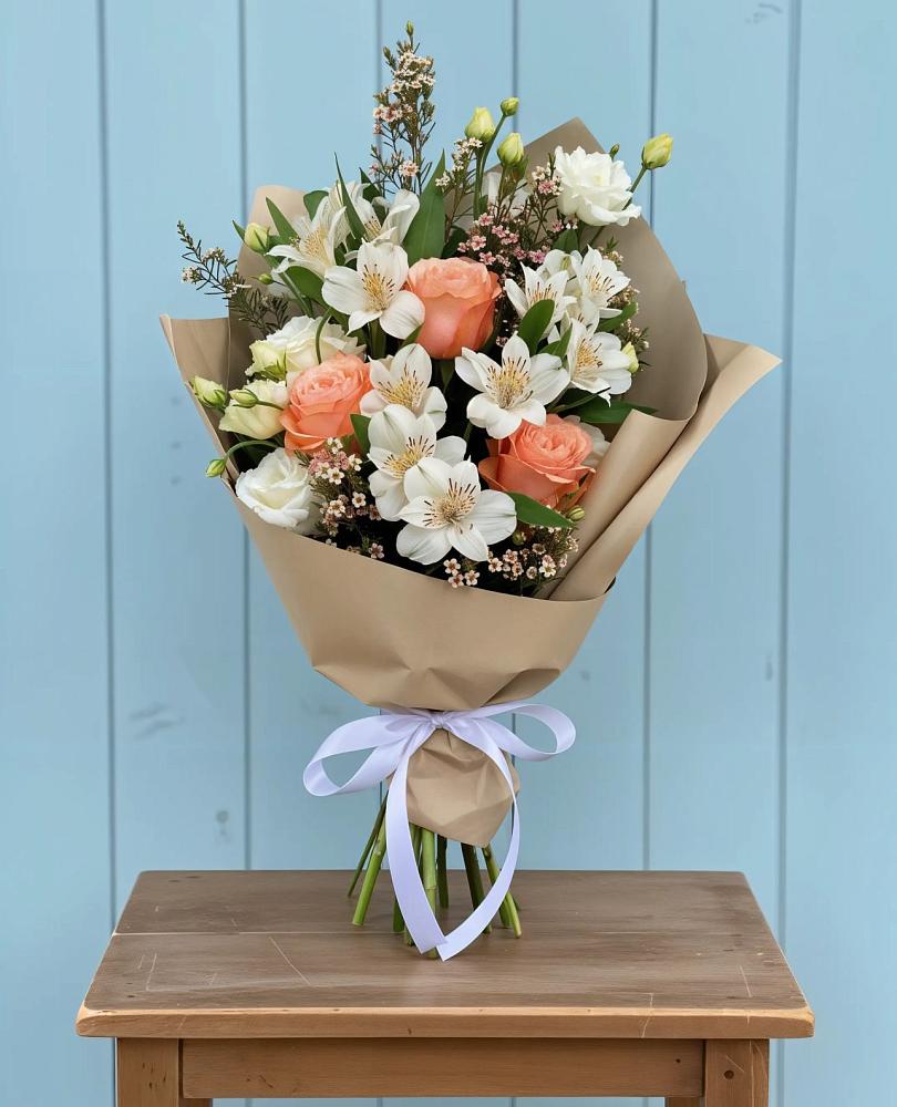 Букет цветов из: Альстромерии, Лизиантусы, Розы и Хризантемы в Гольёво